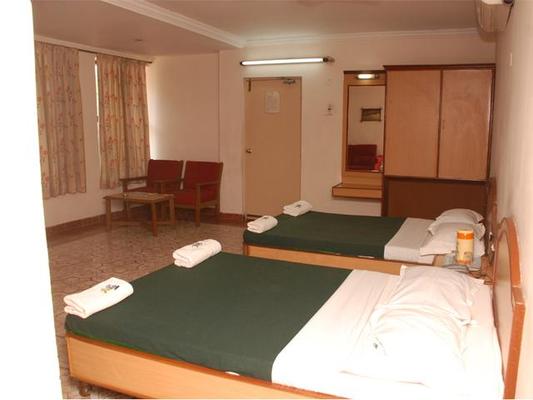 Hotel Dwarka Inn
